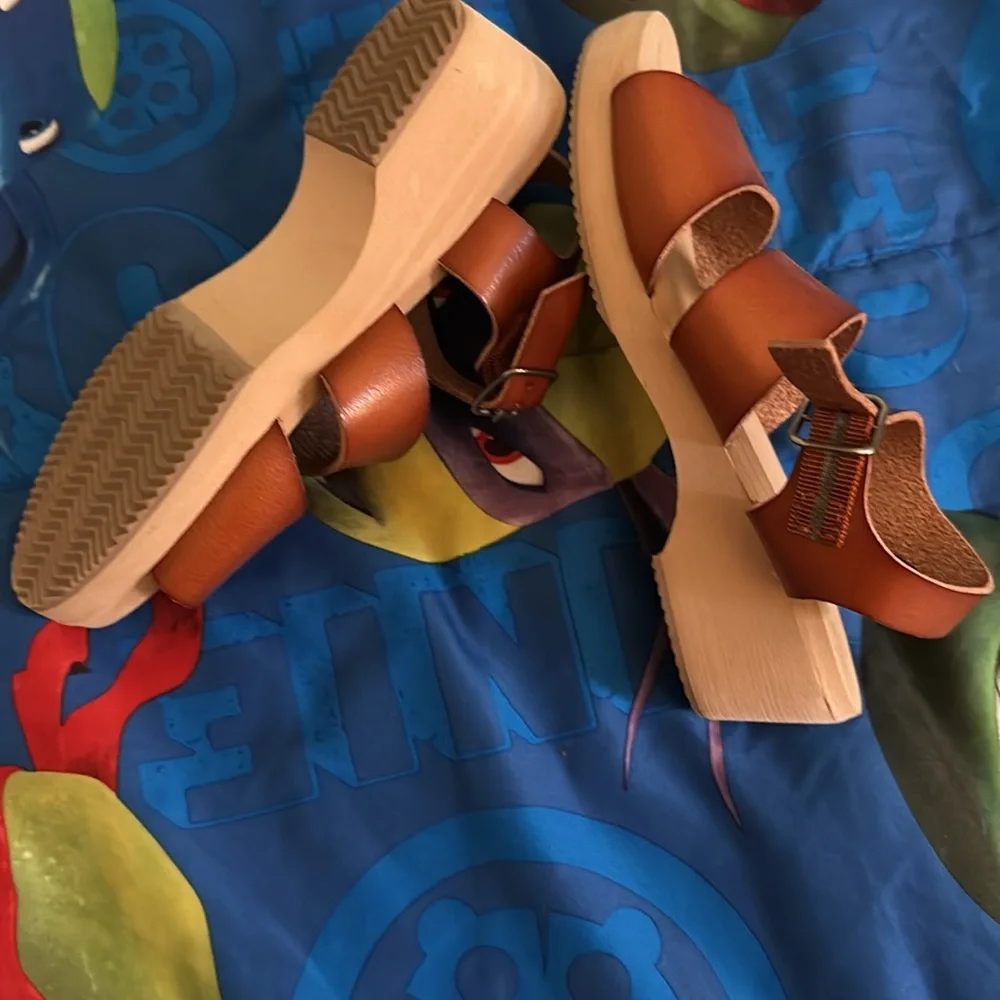 Old Navy girls sandals size 2, new without tags